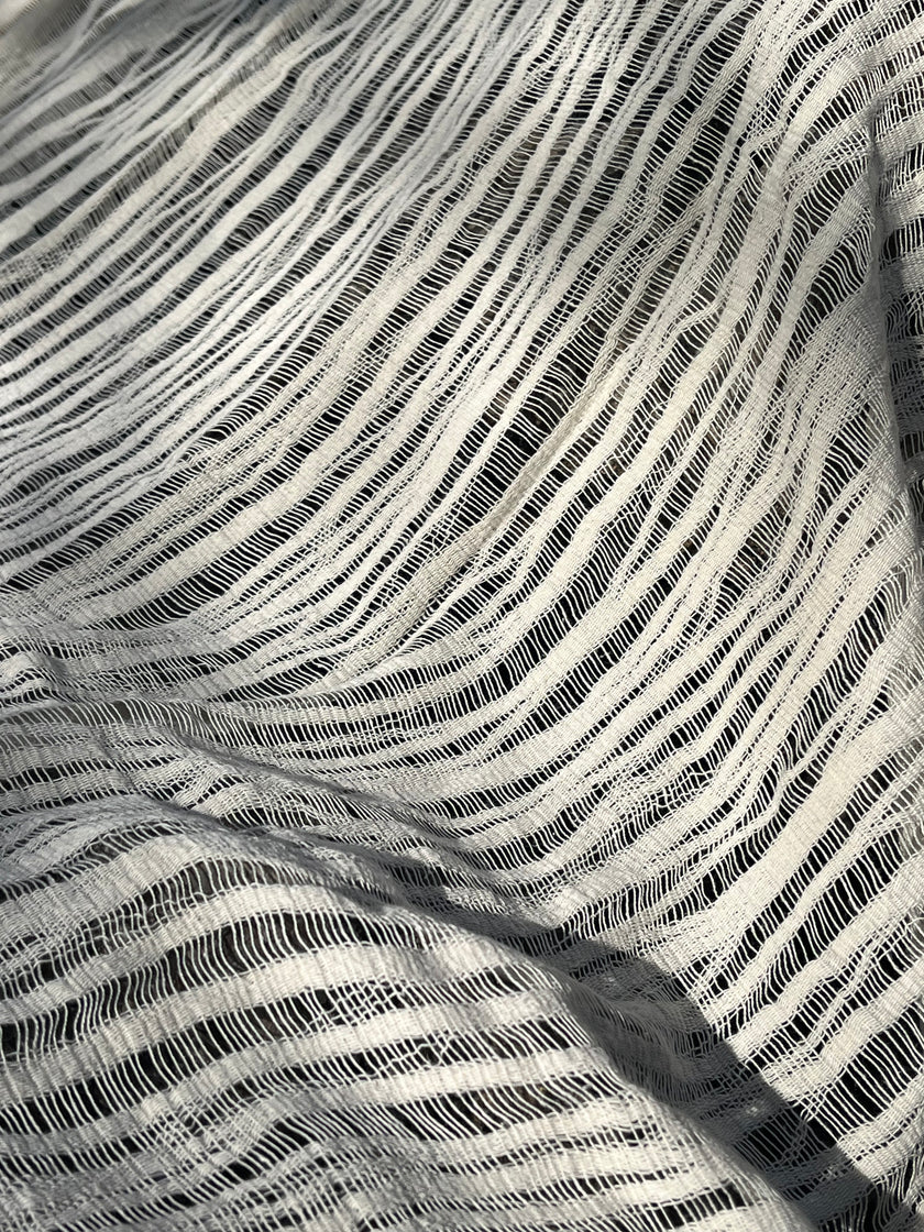 Tissu froissé en coton turc texturé neutre : qualité unique pour les robes d'été kimono, les tenues de nouveau-né | Options de gaze, transparentes et extensibles
