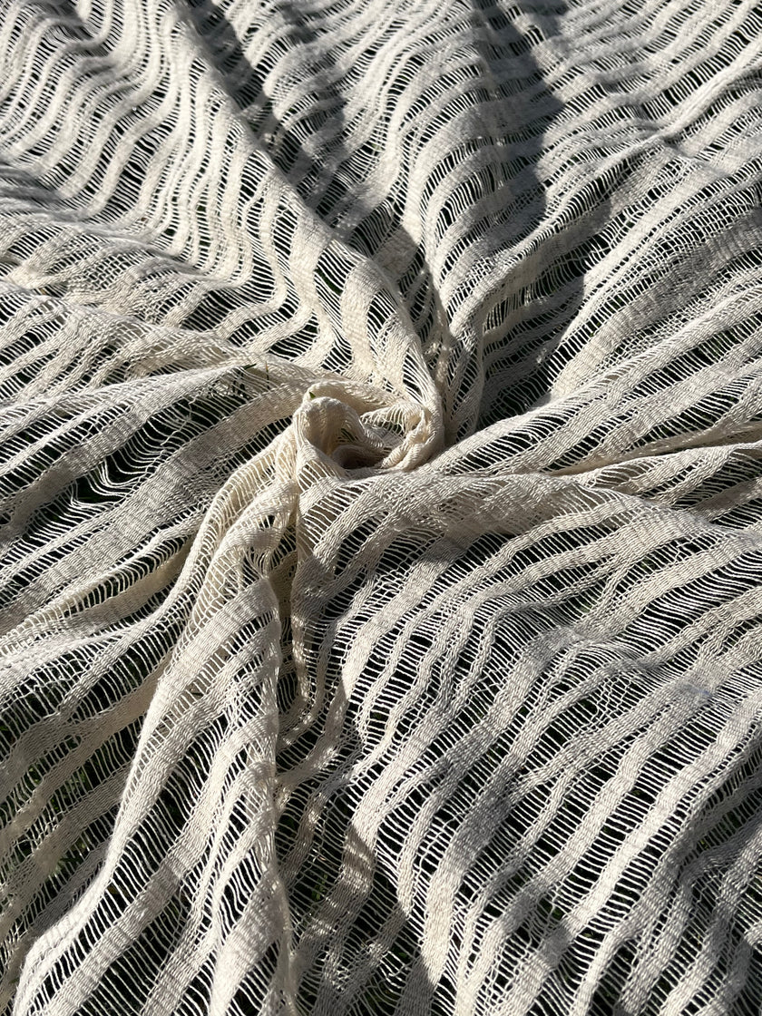 Tissu froissé en coton turc texturé neutre : qualité unique pour les robes d'été kimono, les tenues de nouveau-né | Options de gaze, transparentes et extensibles