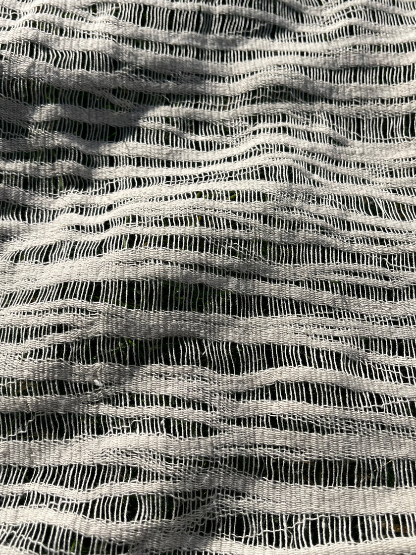 Tissu froissé en coton turc texturé neutre : qualité unique pour les robes d'été kimono, les tenues de nouveau-né | Options de gaze, transparentes et extensibles