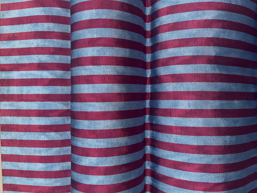 Rembourrage luxueux en soie rayé bleu bordeaux pour tête de lit ottoman, tissus d'intérieur pour textiles de maison : housses d'oreiller, motifs inspirés du kimono, motifs en filigrane.