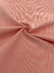 Rembourrage luxueux en soie saumon pour tête de lit ottoman, tissus d'intérieur pour textiles de maison : housses d'oreiller, motifs inspirés du kimono, motifs en filigrane.
