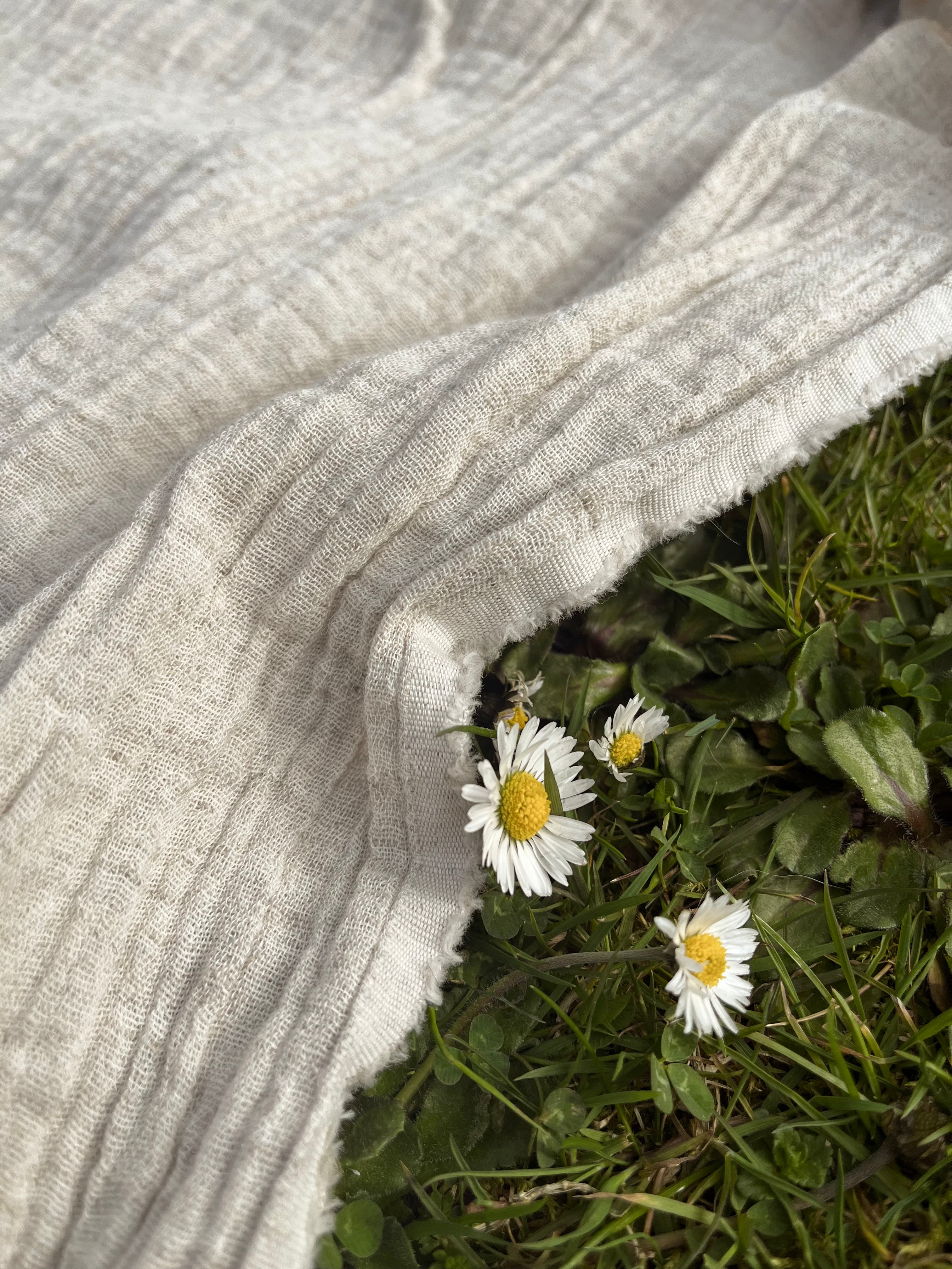 Tissu en coton biologique neutre rayé gris au mètre, tissu froissé à rayures, large largeur.