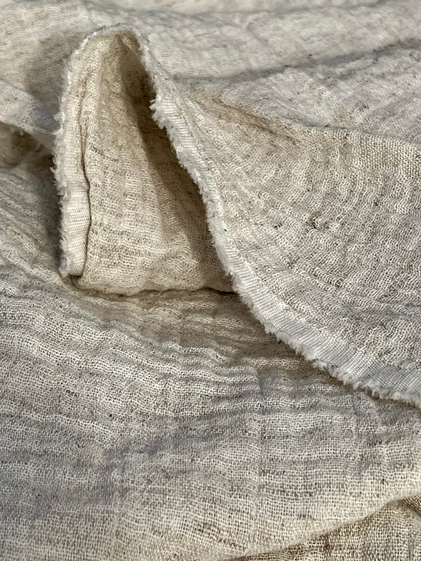 Tissu en coton biologique neutre rayé gris au mètre, tissu froissé à rayures, large largeur.