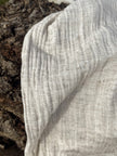 Tissu en coton biologique neutre rayé gris au mètre, tissu froissé à rayures, large largeur.