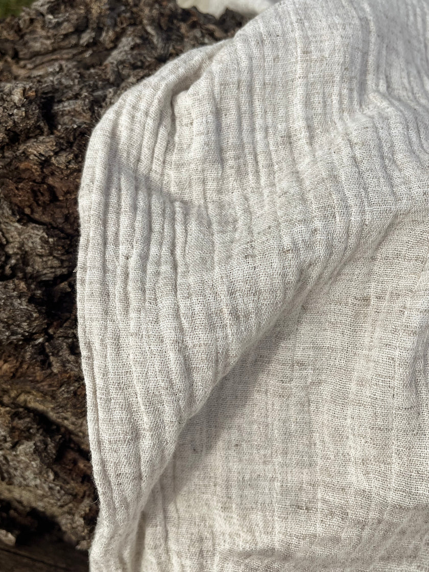 Tissu en coton biologique neutre rayé gris au mètre, tissu froissé à rayures, large largeur.