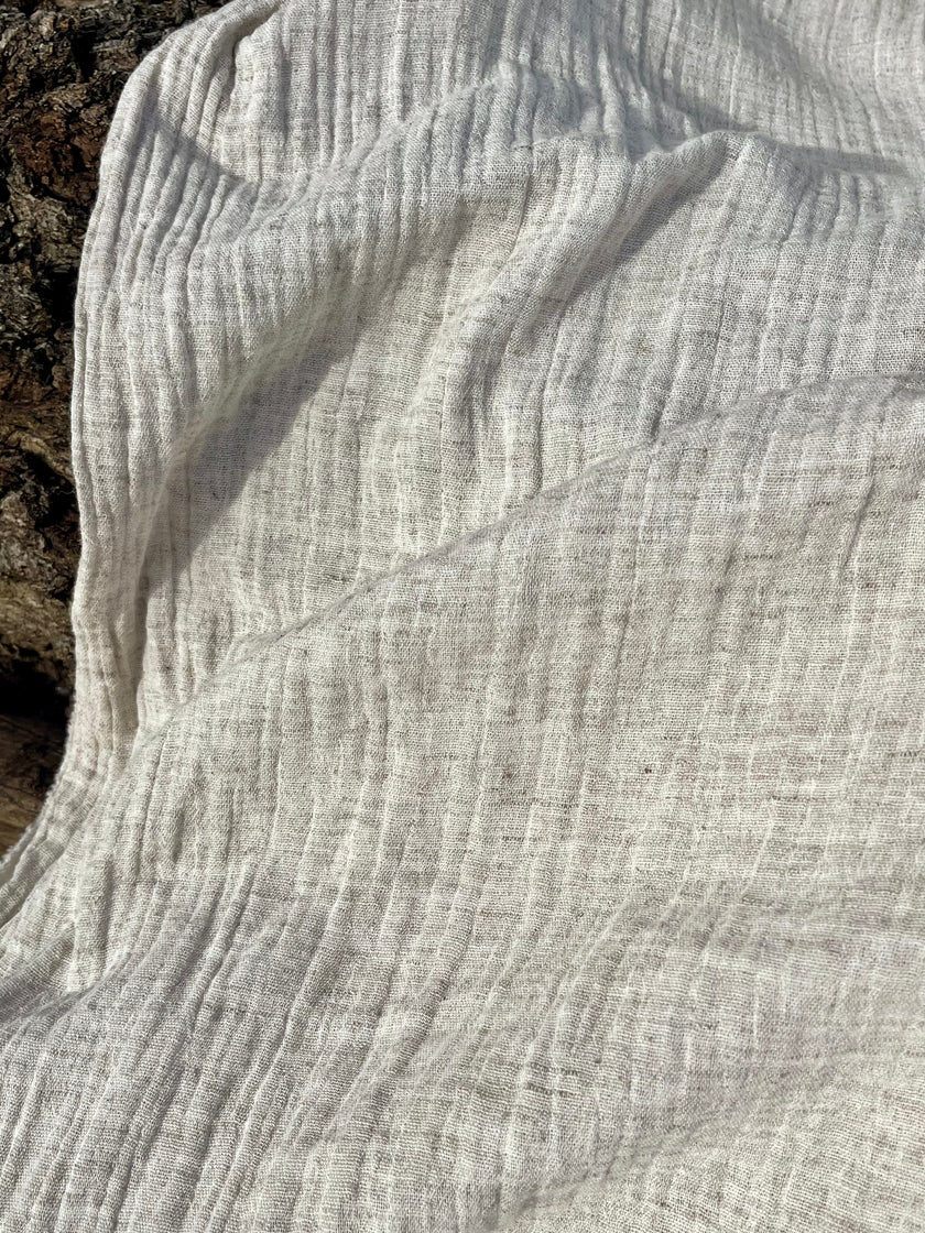 Tissu en coton biologique neutre rayé gris au mètre, tissu froissé à rayures, large largeur.