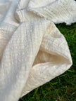Tissu en coton biologique neutre rayé gris au mètre, tissu froissé à rayures, large largeur.