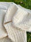 Tissu en coton biologique neutre rayé gris au mètre, tissu froissé à rayures, large largeur.