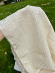 Tissu en coton biologique neutre rayé gris au mètre, tissu froissé à rayures, large largeur.