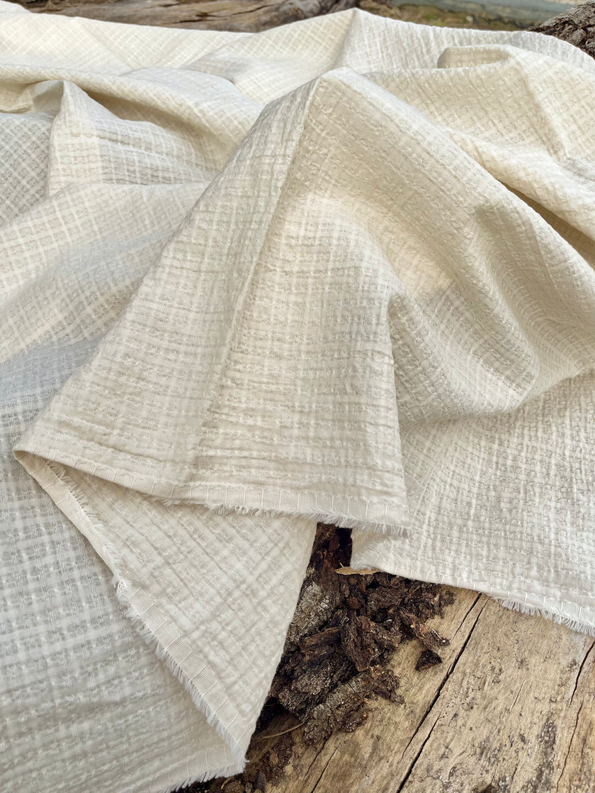 Tissu en coton biologique neutre rayé gris au mètre, tissu froissé à rayures, large largeur.