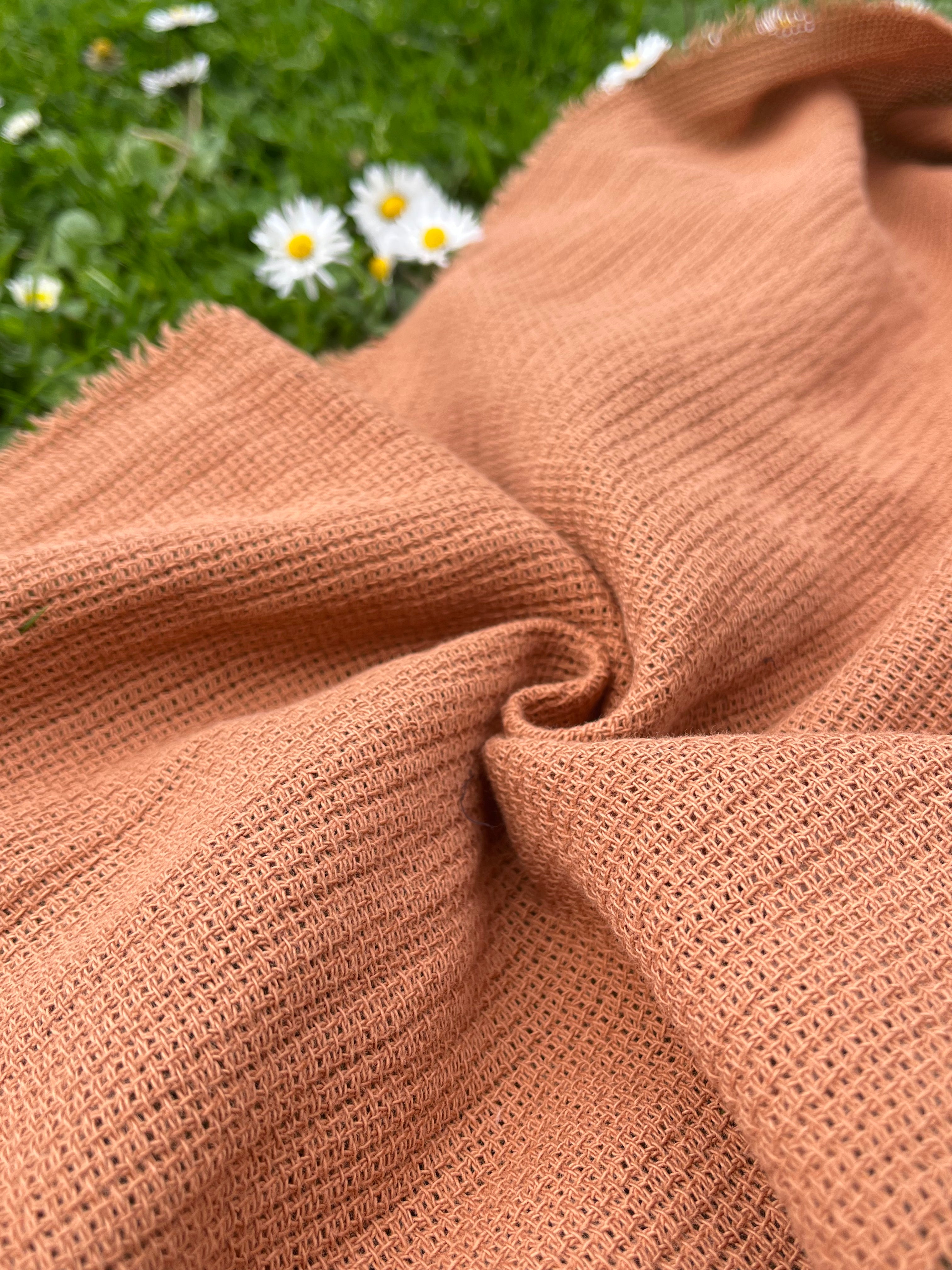 Tissu froissé en coton turc texturé spécial : qualité unique pour les robes d'été kimono et les tenues de nouveau-né | Options de gaze, transparentes et extensibles.