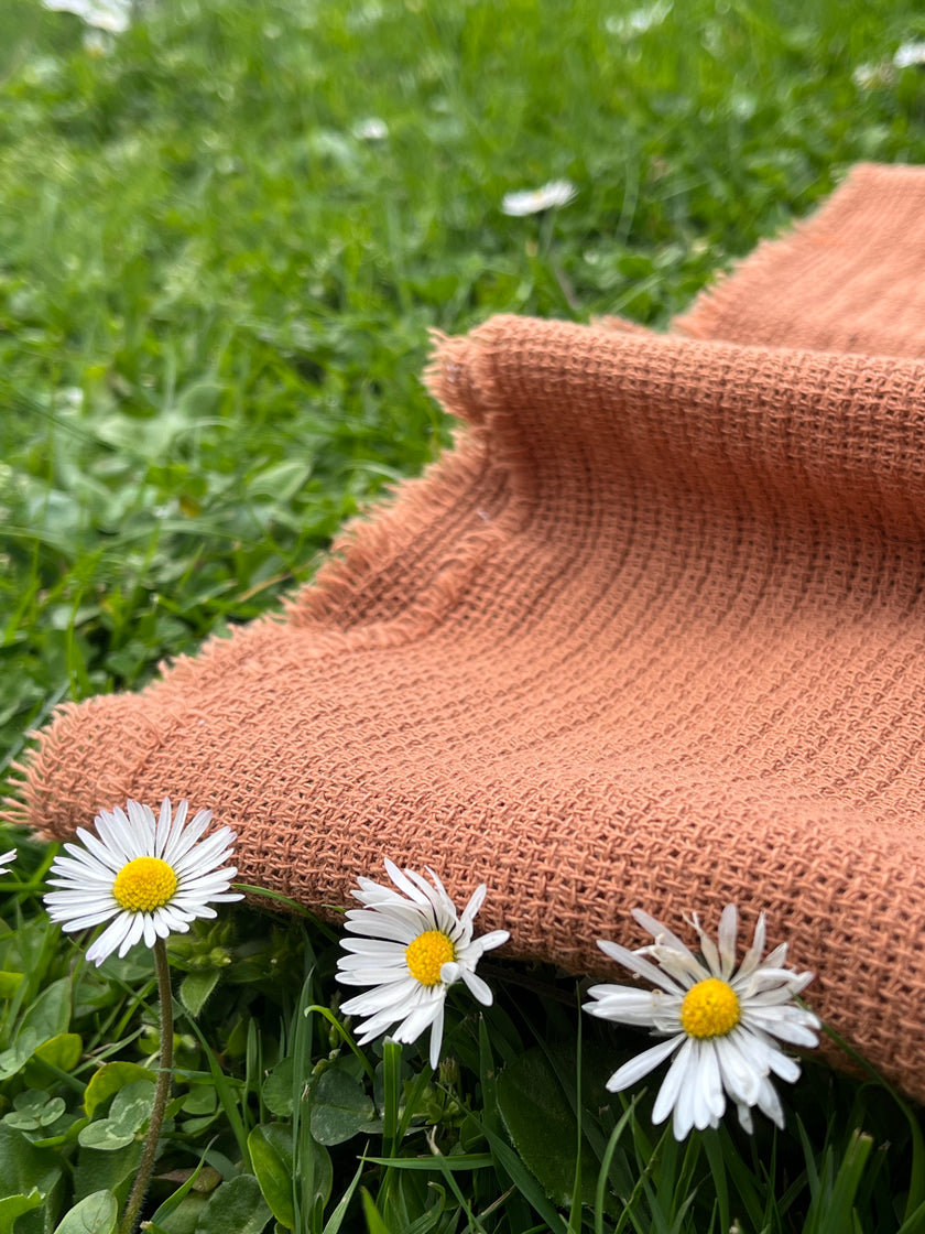 Tissu froissé en coton turc texturé spécial : qualité unique pour les robes d'été kimono et les tenues de nouveau-né | Options de gaze, transparentes et extensibles.