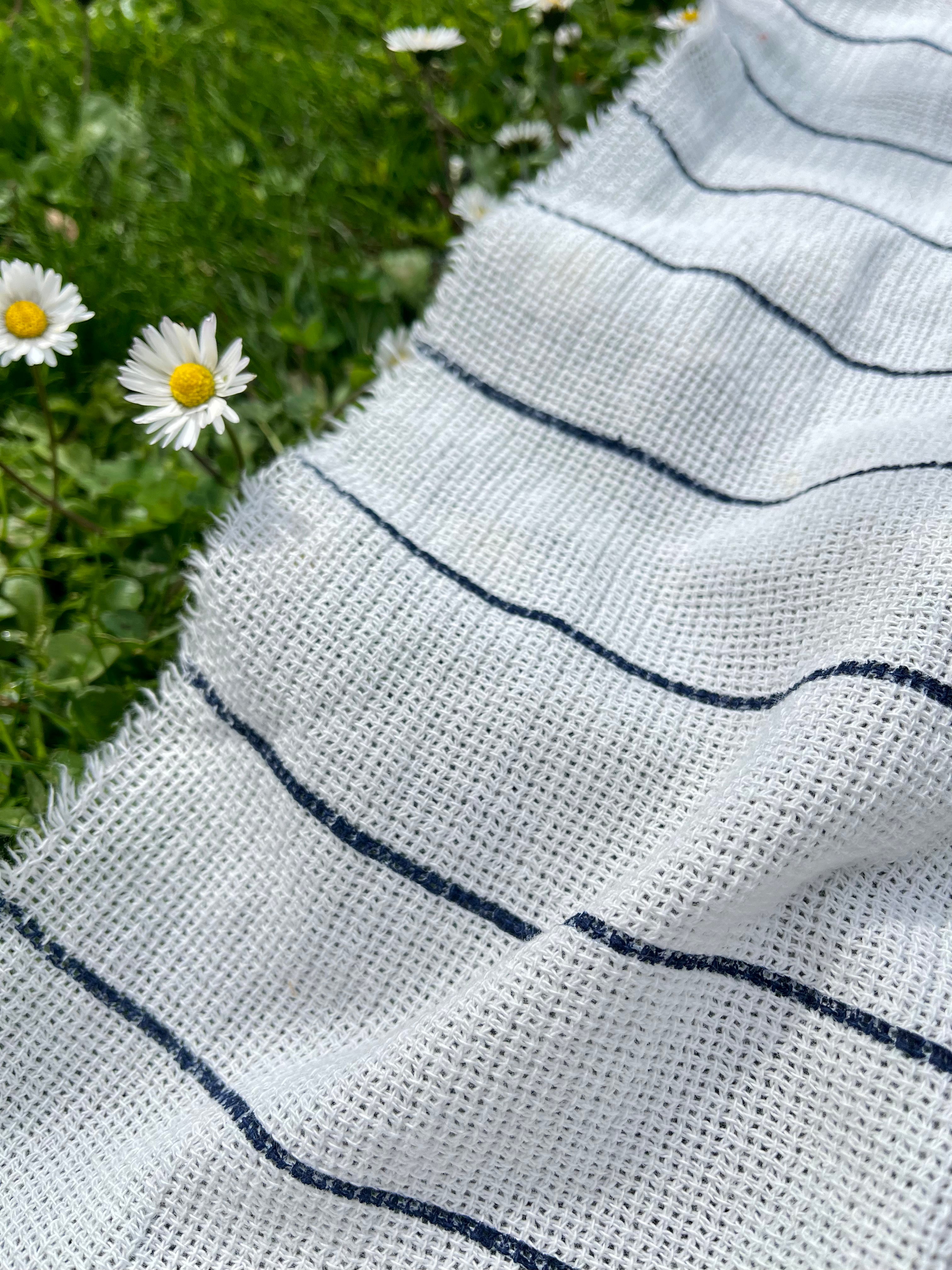 Tissu froissé en coton turc texturé spécial : qualité unique pour les robes d'été kimono et les tenues de nouveau-né | Options de gaze, transparentes et extensibles.