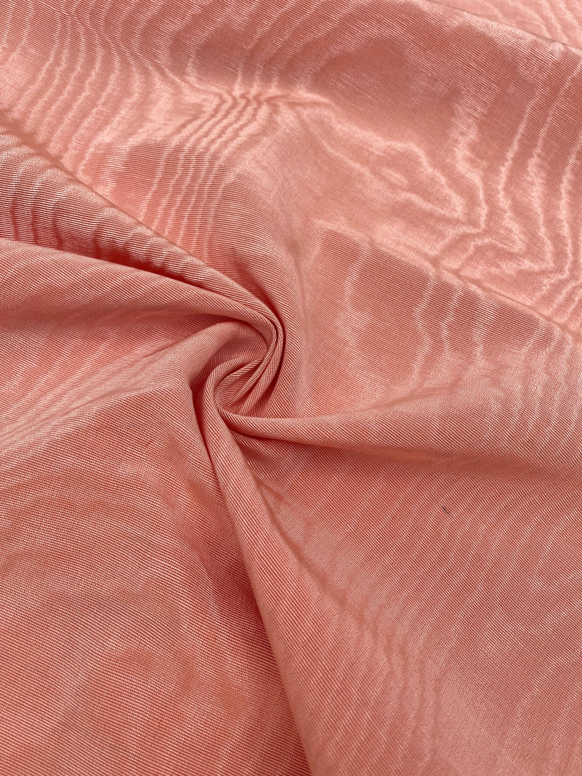 Rembourrage luxueux en soie saumon pour tête de lit ottoman, tissus d'intérieur pour textiles de maison : housses d'oreiller, motifs inspirés du kimono, motifs en filigrane.