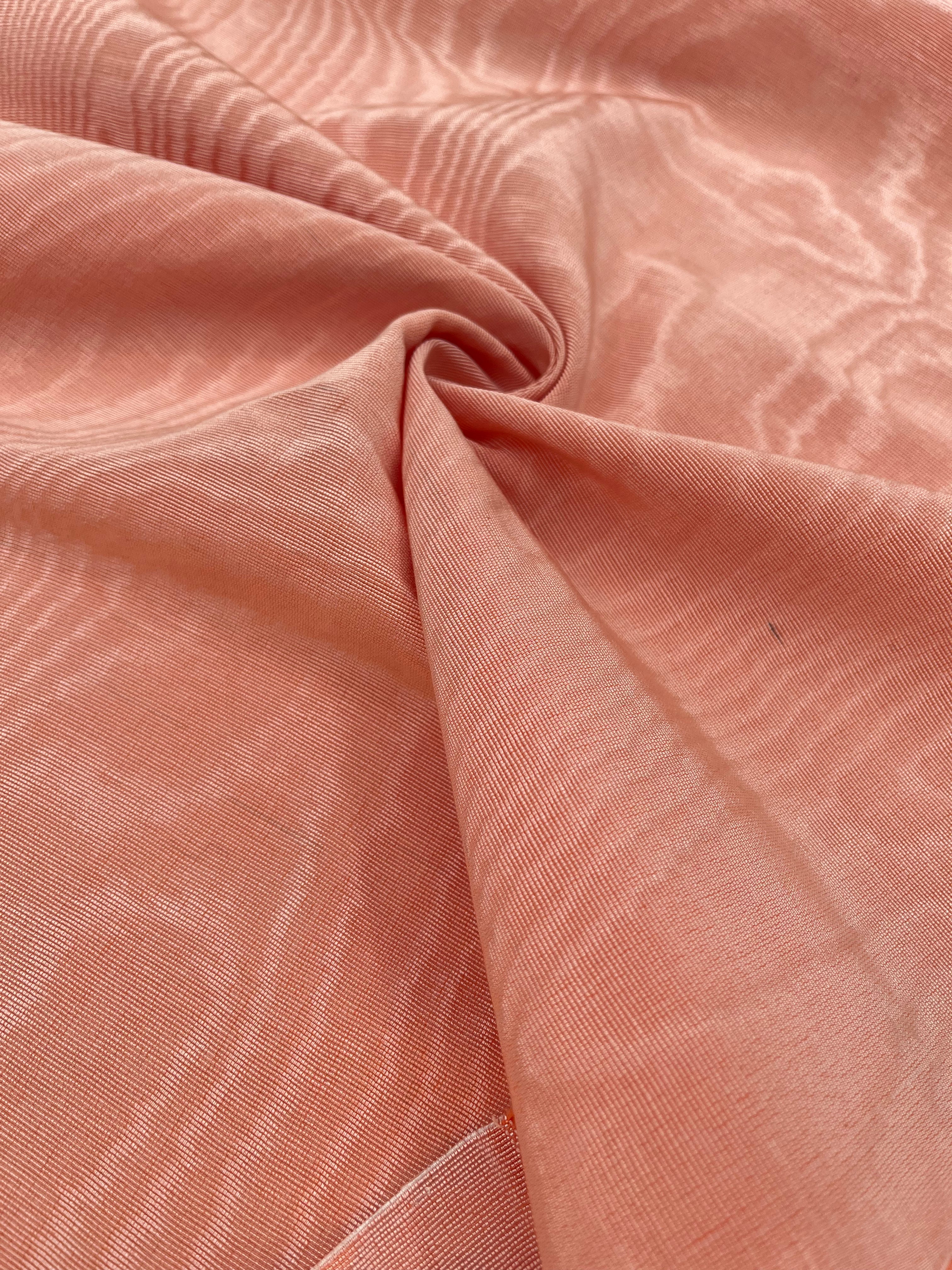 Rembourrage luxueux en soie saumon pour tête de lit ottoman, tissus d'intérieur pour textiles de maison : housses d'oreiller, motifs inspirés du kimono, motifs en filigrane.
