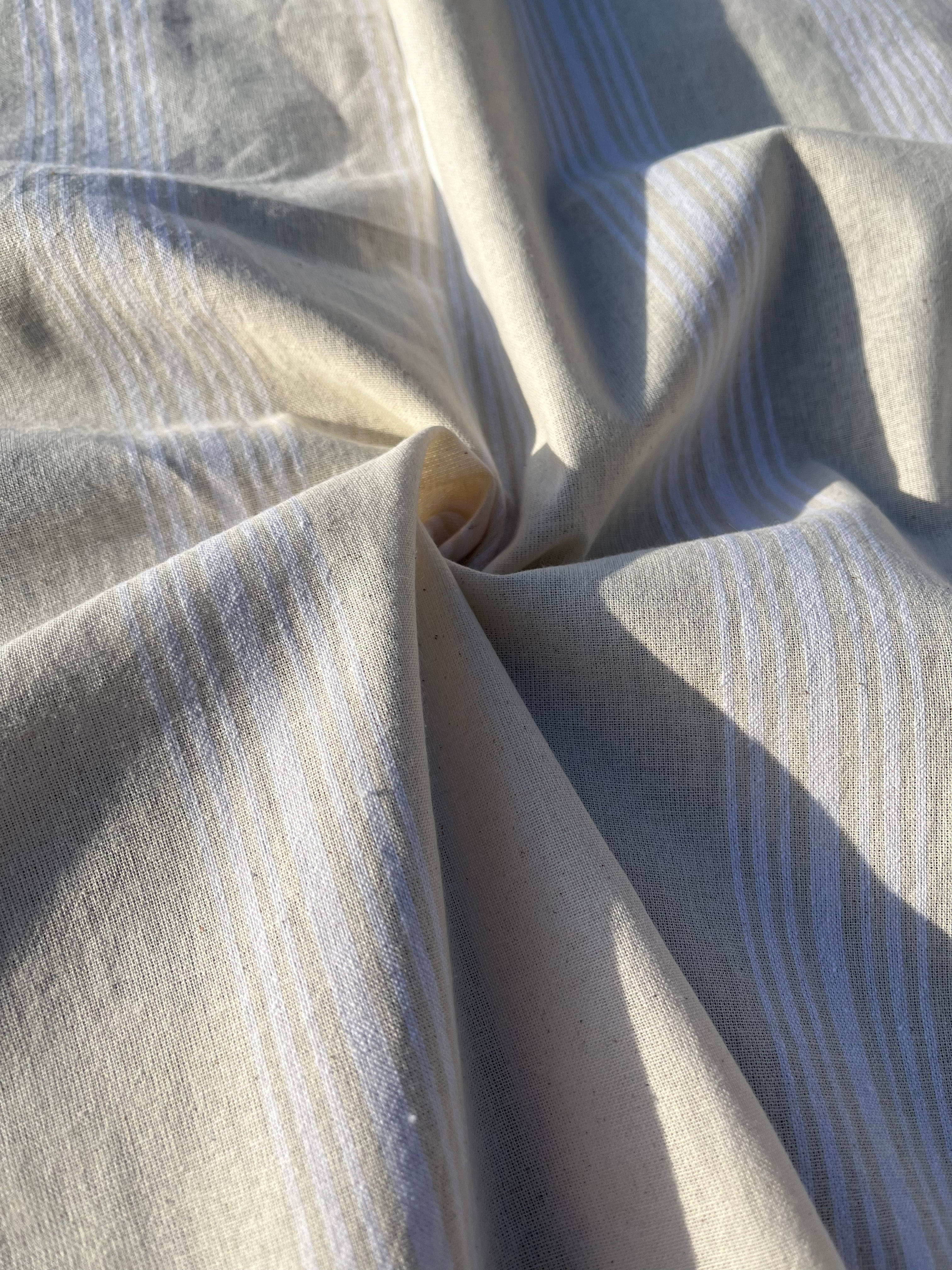 Yumuşak Akışkan Geniş Çizgili Orta Ağırlıkta Yumuşatılmış Keten Pamuklu Kumaş Metre Başına 200g/m2 - Döşemelik Çizgili Fransız Stili veya Kimono veya Pantolon İçin Dikiş Projeleri İçin - Doğal Döşemelik Kumaşlar 235 CM Genişlik.