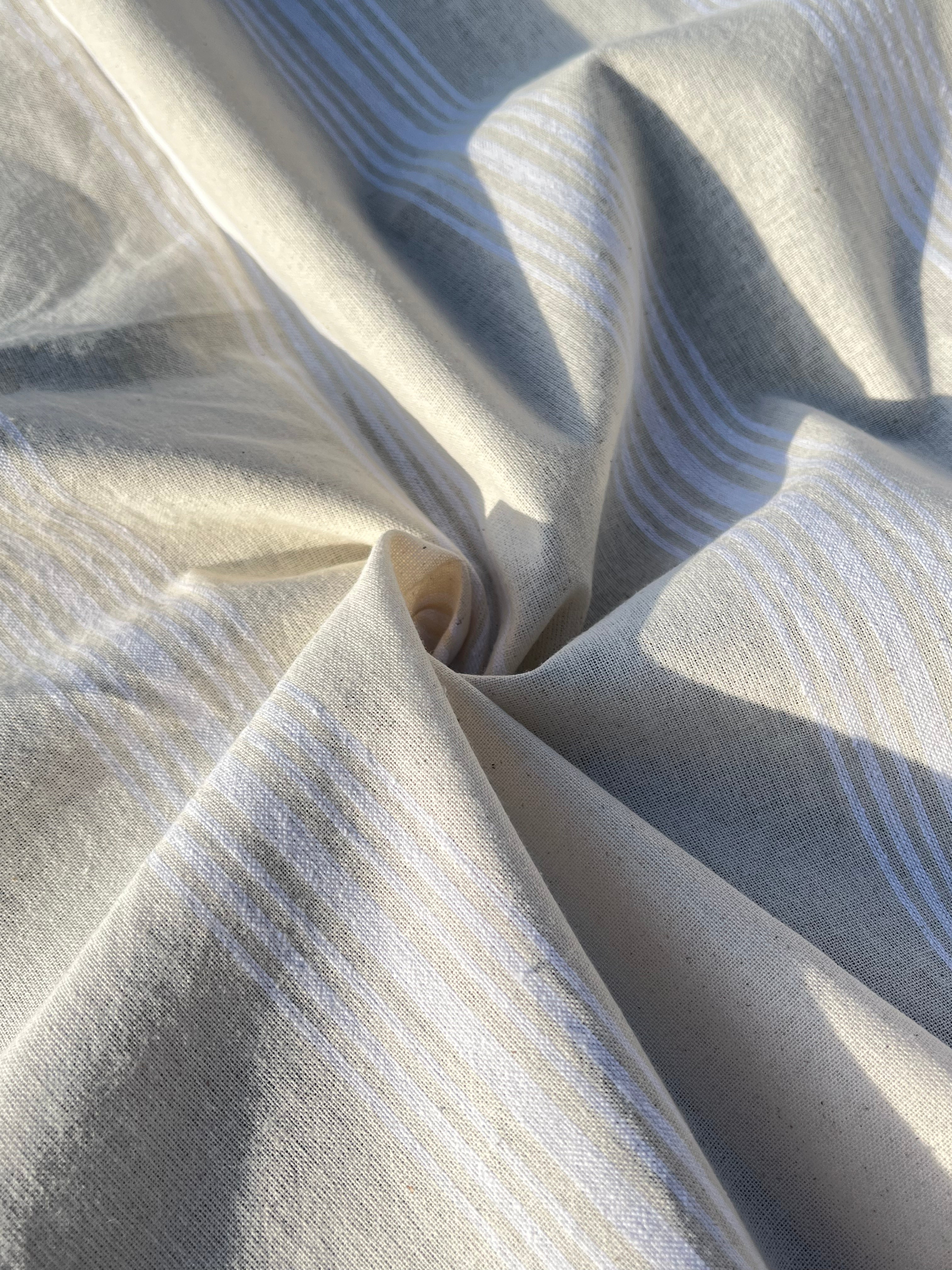 Yumuşak Akışkan Geniş Çizgili Orta Ağırlıkta Yumuşatılmış Keten Pamuklu Kumaş Metre Başına 200g/m2 - Döşemelik Çizgili Fransız Stili veya Kimono veya Pantolon İçin Dikiş Projeleri İçin - Doğal Döşemelik Kumaşlar 235 CM Genişlik.