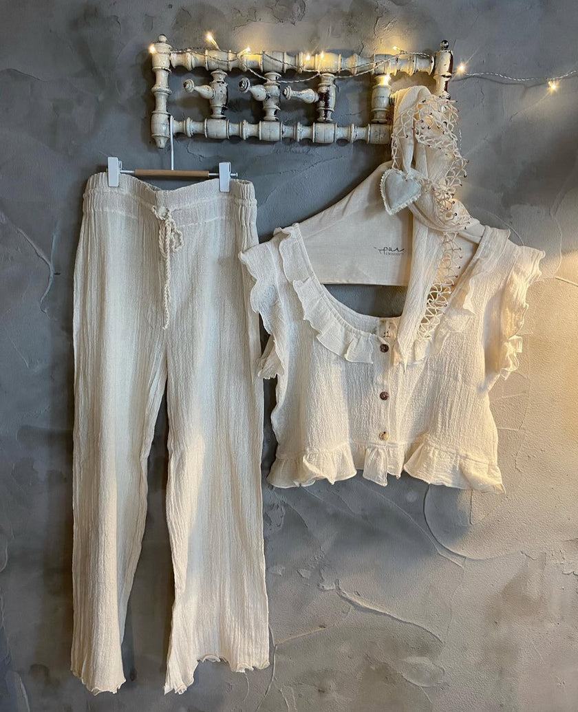 Tissu froissé en coton turc texturé spécial : qualité unique pour les robes d'été kimono et les tenues de nouveau-né | Options de gaze, transparentes et extensibles.