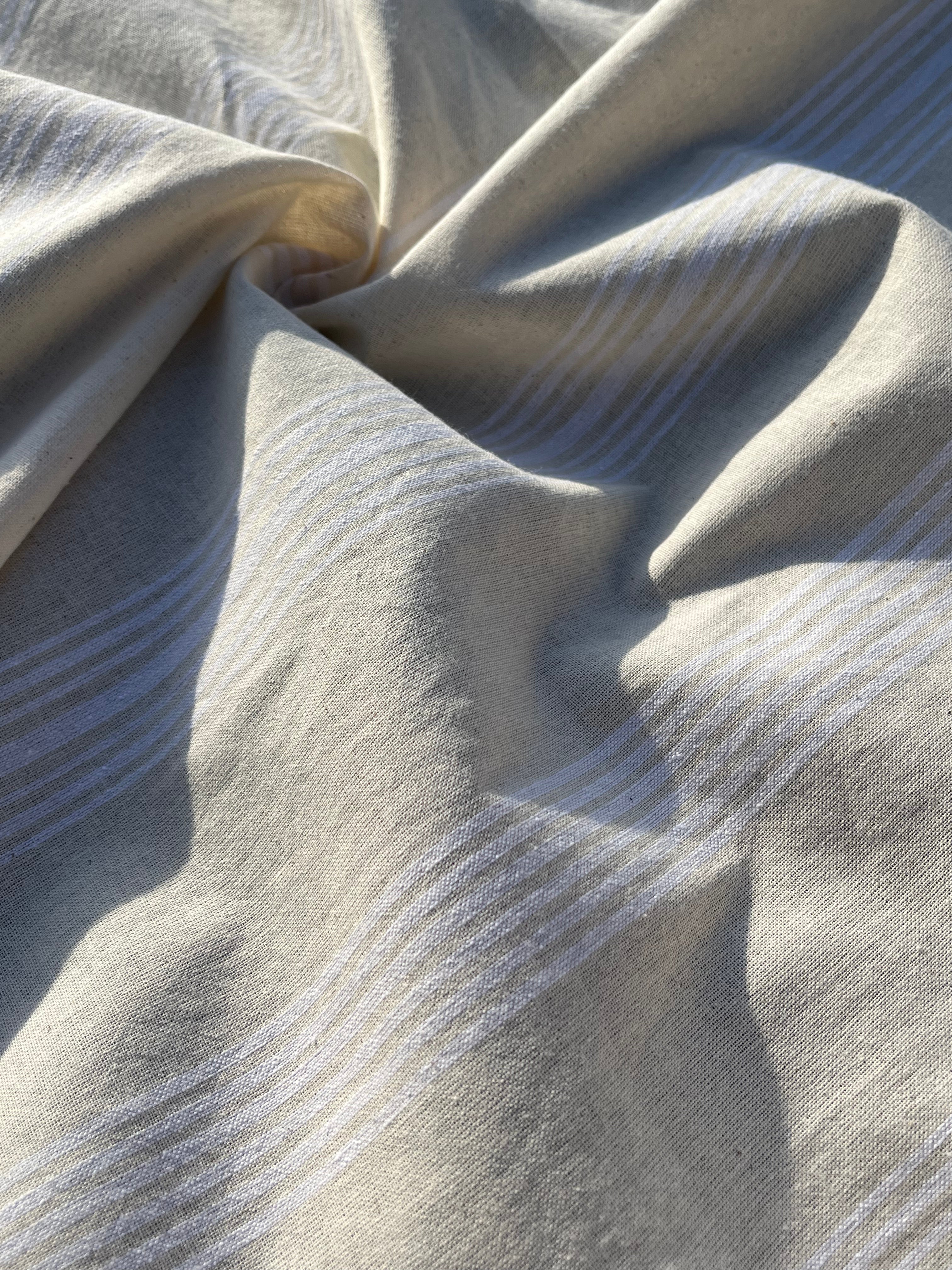 Yumuşak Akışkan Geniş Çizgili Orta Ağırlıkta Yumuşatılmış Keten Pamuklu Kumaş Metre Başına 200g/m2 - Döşemelik Çizgili Fransız Stili veya Kimono veya Pantolon İçin Dikiş Projeleri İçin - Doğal Döşemelik Kumaşlar 235 CM Genişlik.