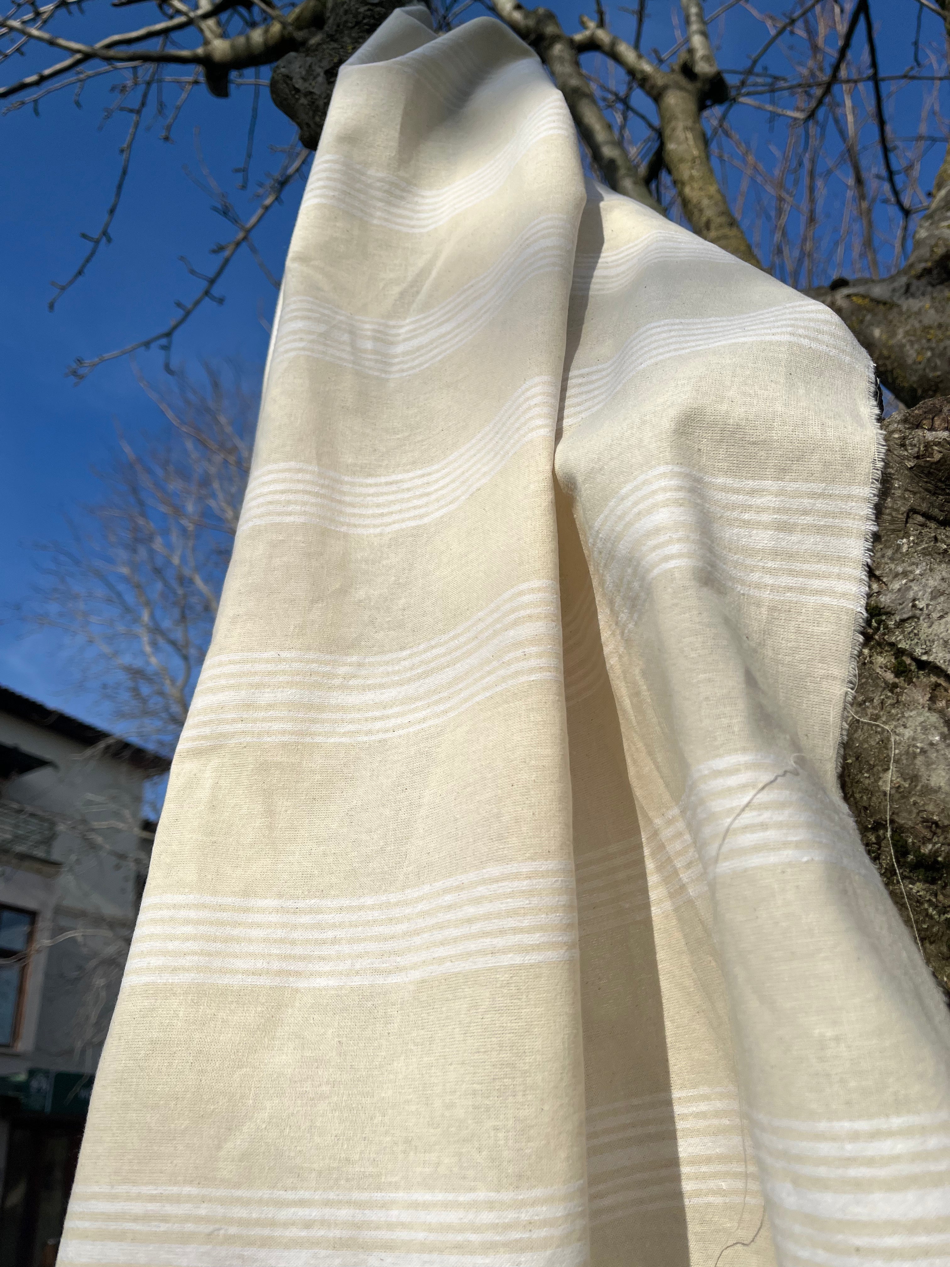 Yumuşak Akışkan Geniş Çizgili Orta Ağırlıkta Yumuşatılmış Keten Pamuklu Kumaş Metre Başına 200g/m2 - Döşemelik Çizgili Fransız Stili veya Kimono veya Pantolon İçin Dikiş Projeleri İçin - Doğal Döşemelik Kumaşlar 235 CM Genişlik.