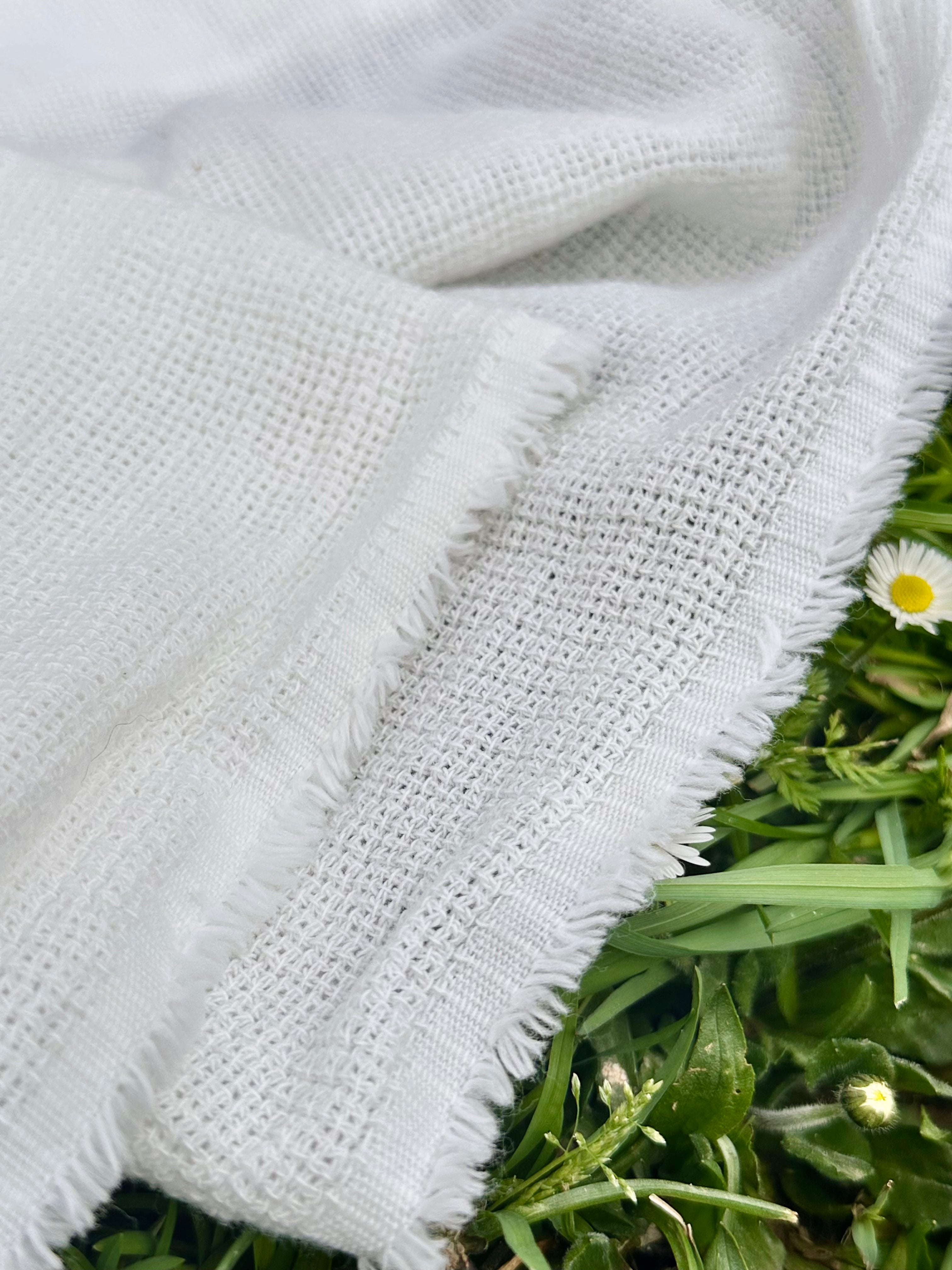 Tissu froissé en coton turc texturé spécial : qualité unique pour les robes d'été kimono et les tenues de nouveau-né | Options de gaze, transparentes et extensibles.