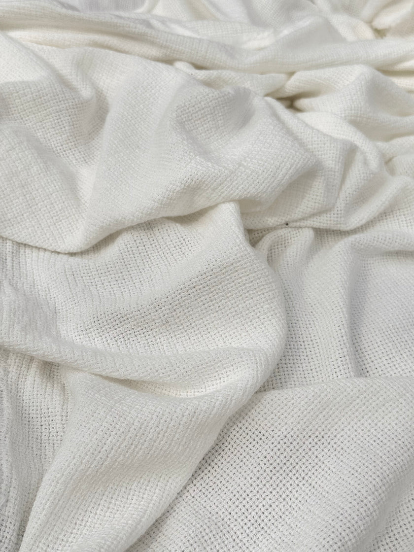 Tissu froissé en coton turc texturé spécial : qualité unique pour les robes d'été kimono et les tenues de nouveau-né | Options de gaze, transparentes et extensibles.