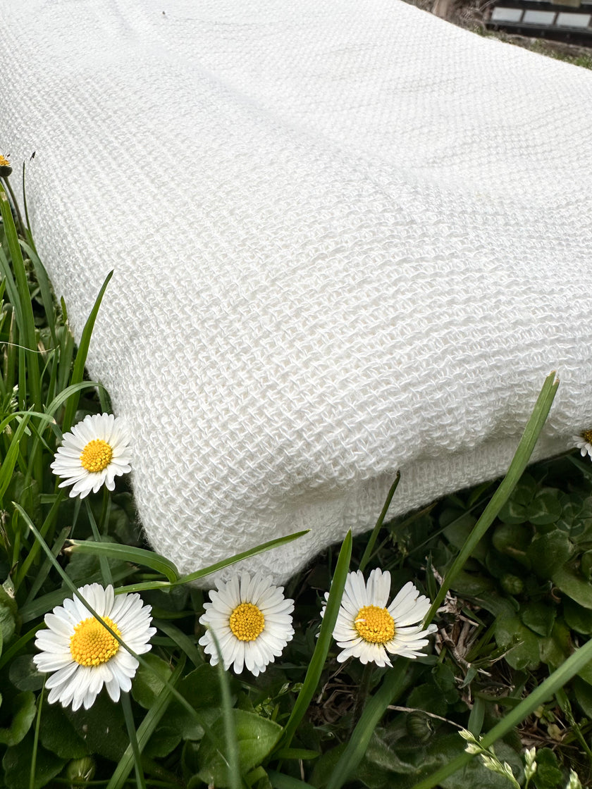 Tissu froissé en coton turc texturé spécial : qualité unique pour les robes d'été kimono et les tenues de nouveau-né | Options de gaze, transparentes et extensibles.
