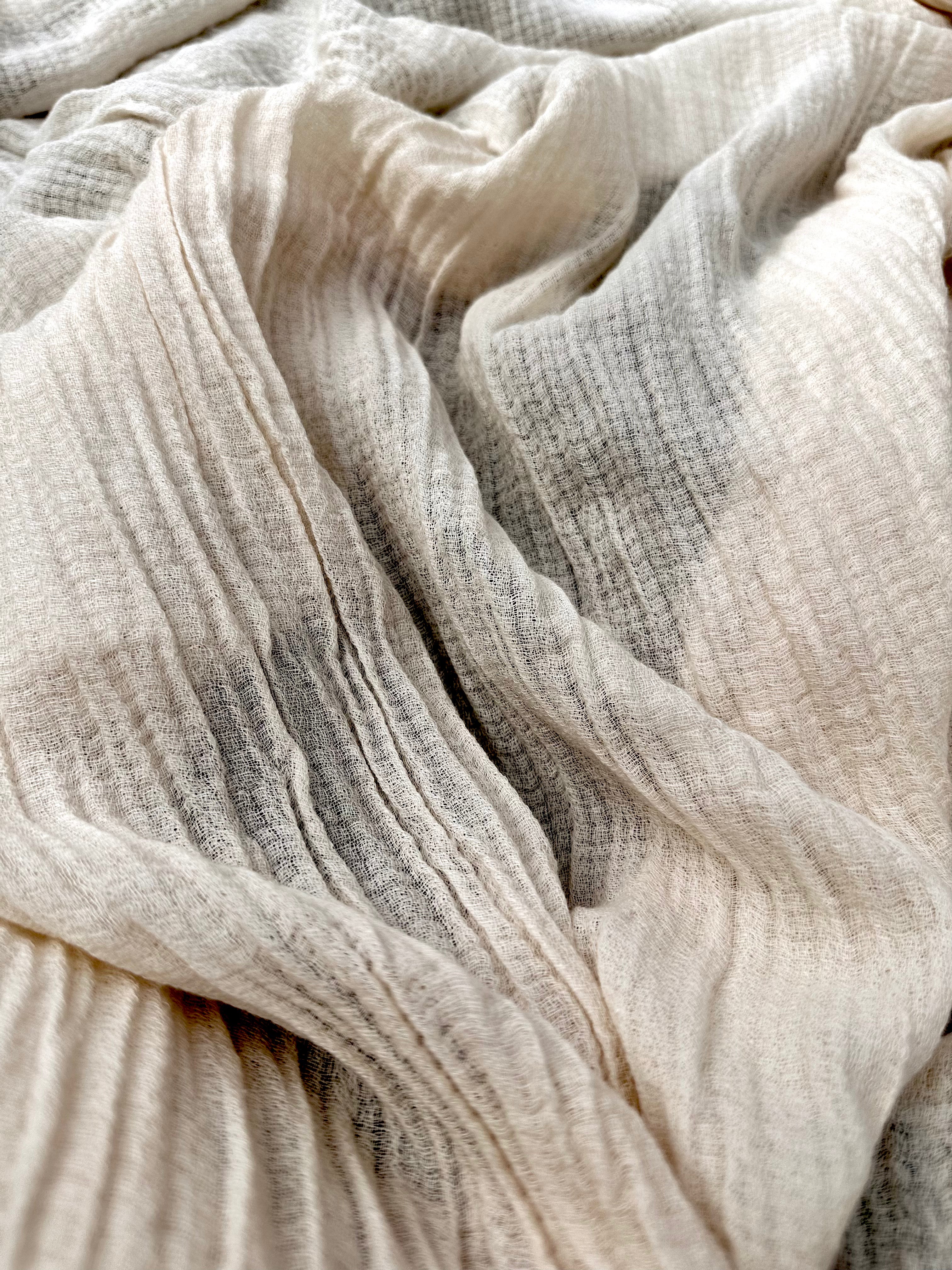 Tissu en coton biologique à mailles creuses, tissu en coton transparent froissé à motif à chevrons Beige et blanc