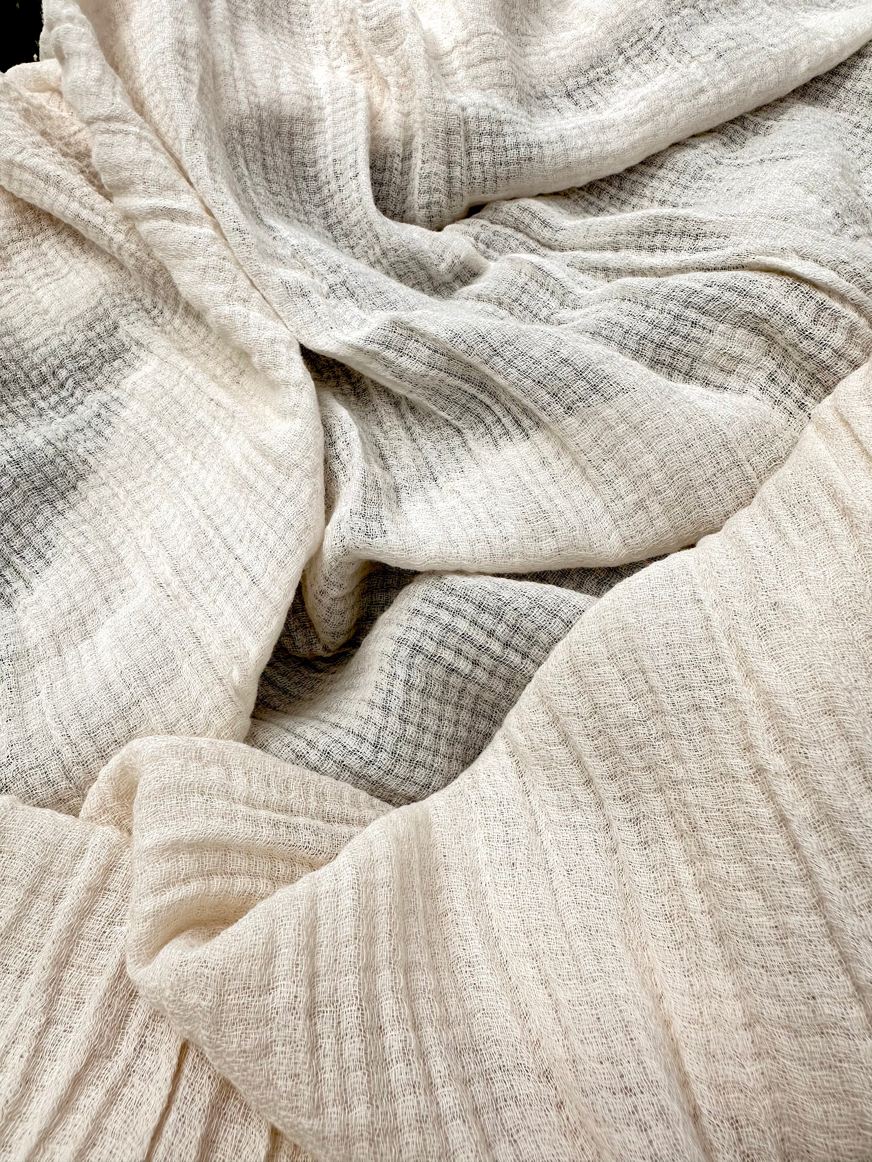 Tissu en coton biologique à mailles creuses, tissu en coton transparent froissé à motif à chevrons Beige et blanc