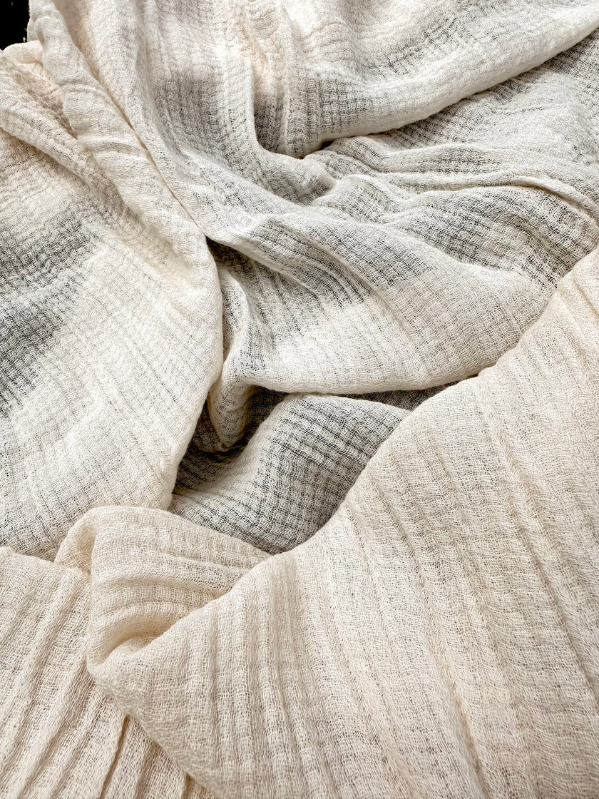 Tissu en coton biologique à mailles creuses, tissu en coton transparent froissé à motif à chevrons Beige et blanc