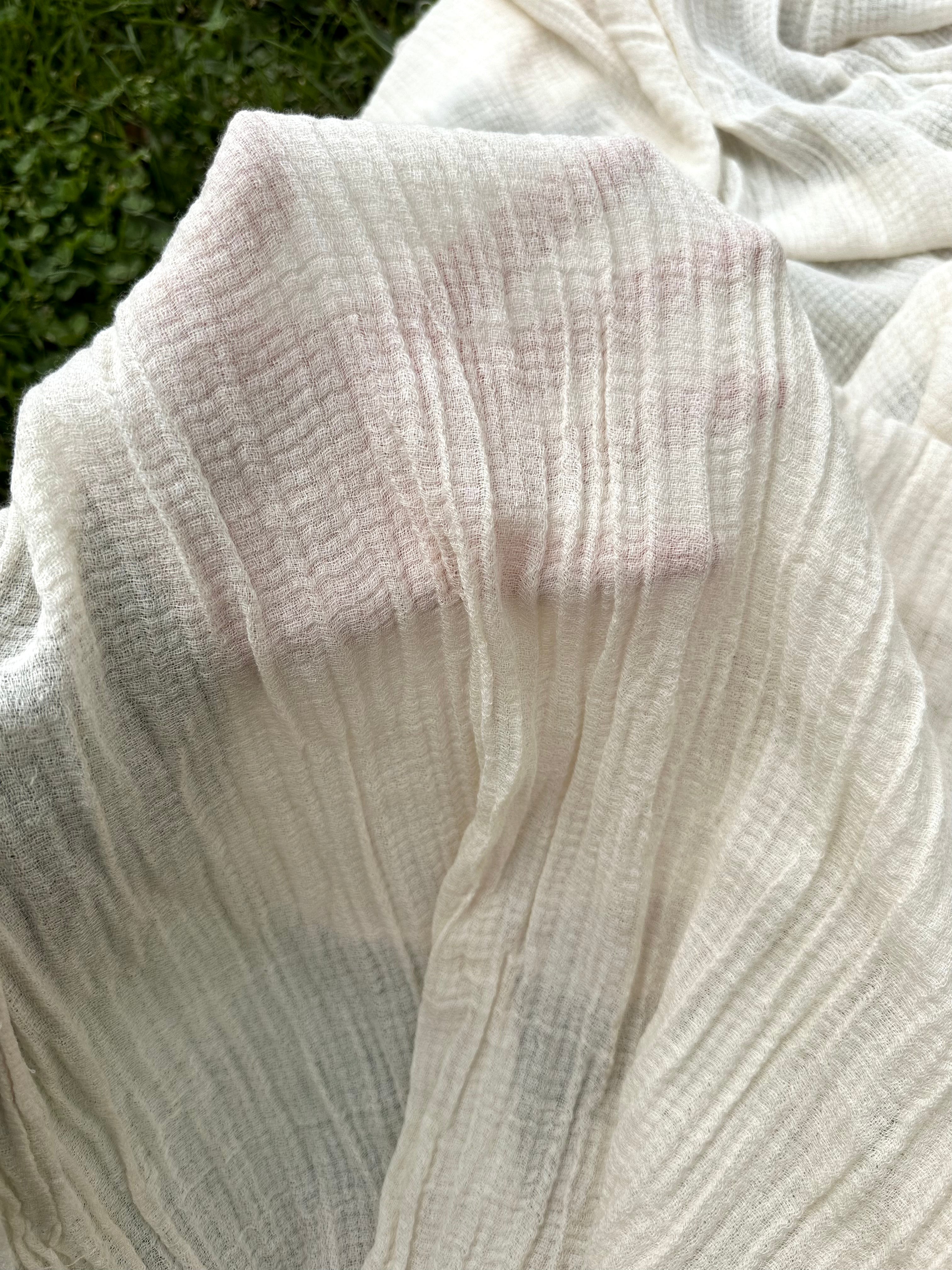 Tissu en coton biologique à mailles creuses, tissu en coton transparent froissé à motif à chevrons Beige et blanc