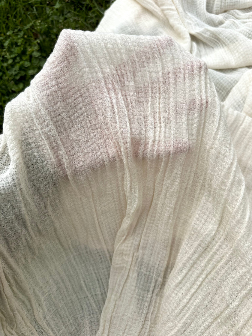 Tissu en coton biologique à mailles creuses, tissu en coton transparent froissé à motif à chevrons Beige et blanc