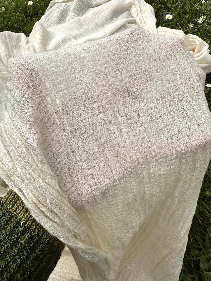 Tissu en coton biologique à mailles creuses, tissu en coton transparent froissé à motif à chevrons Beige et blanc