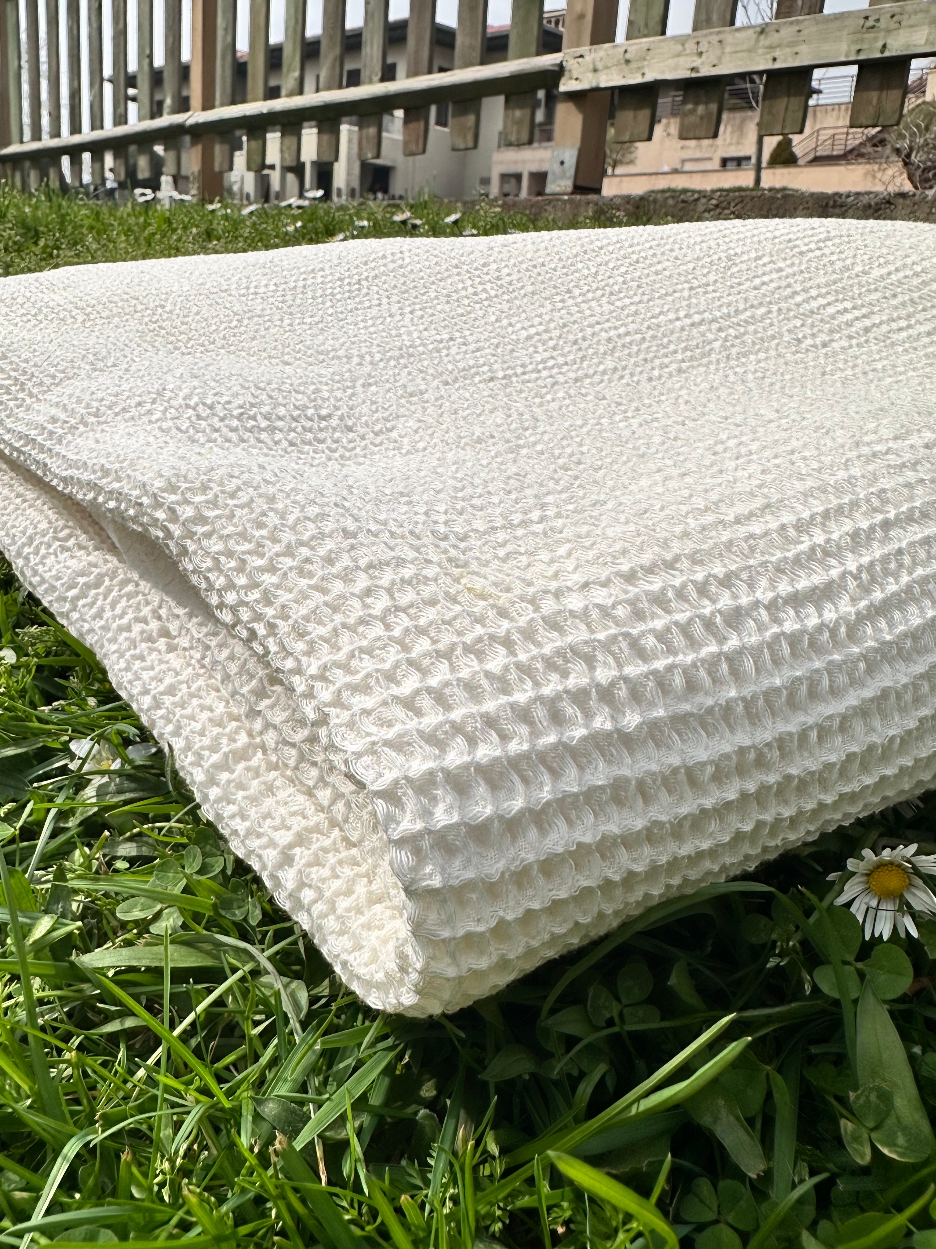 Tissu froissé en coton turc texturé spécial : qualité unique pour les robes d'été kimono et les tenues de nouveau-né | Options de gaze, transparentes et extensibles.