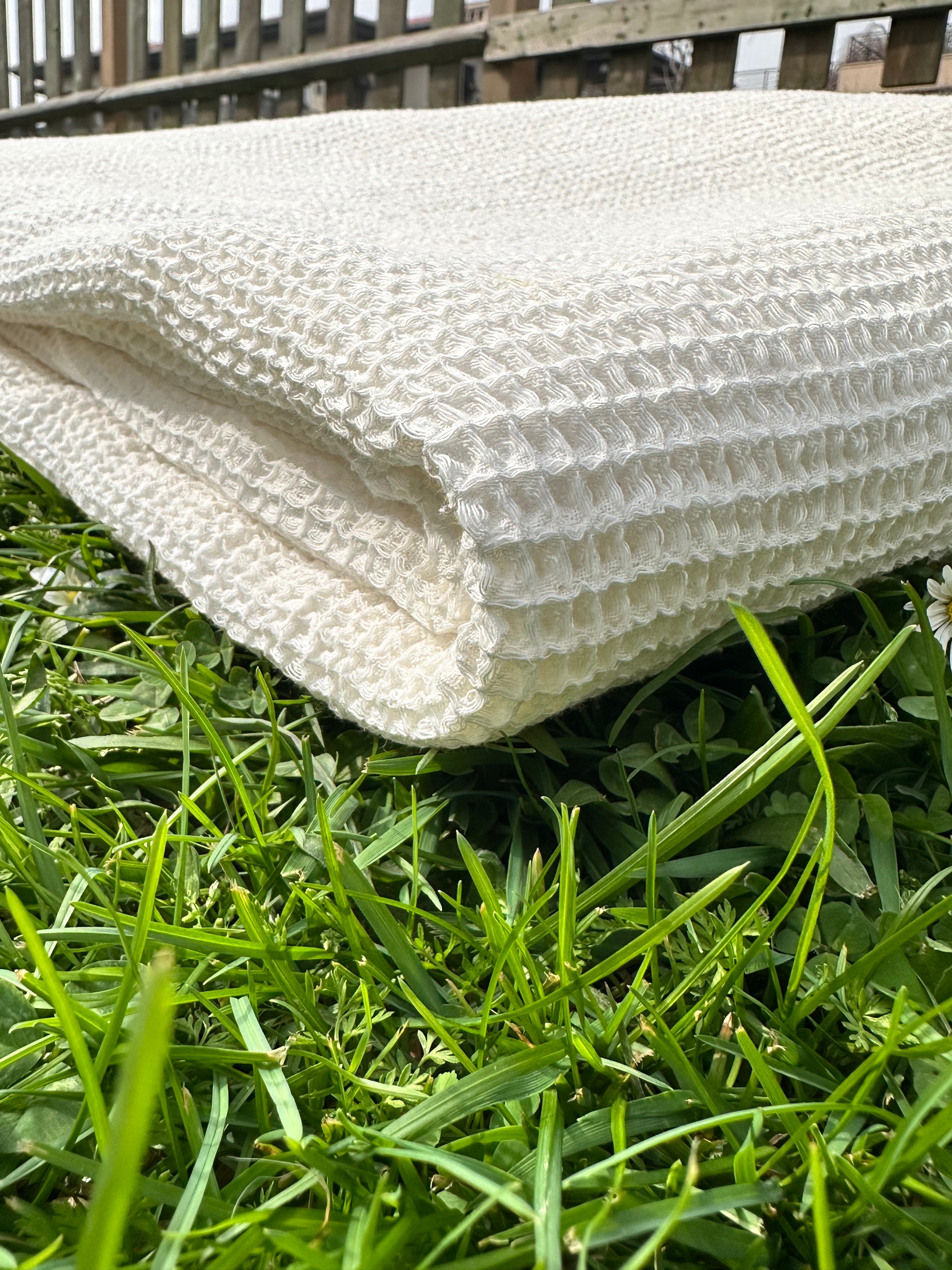Tissu froissé en coton turc texturé spécial : qualité unique pour les robes d'été kimono et les tenues de nouveau-né | Options de gaze, transparentes et extensibles.
