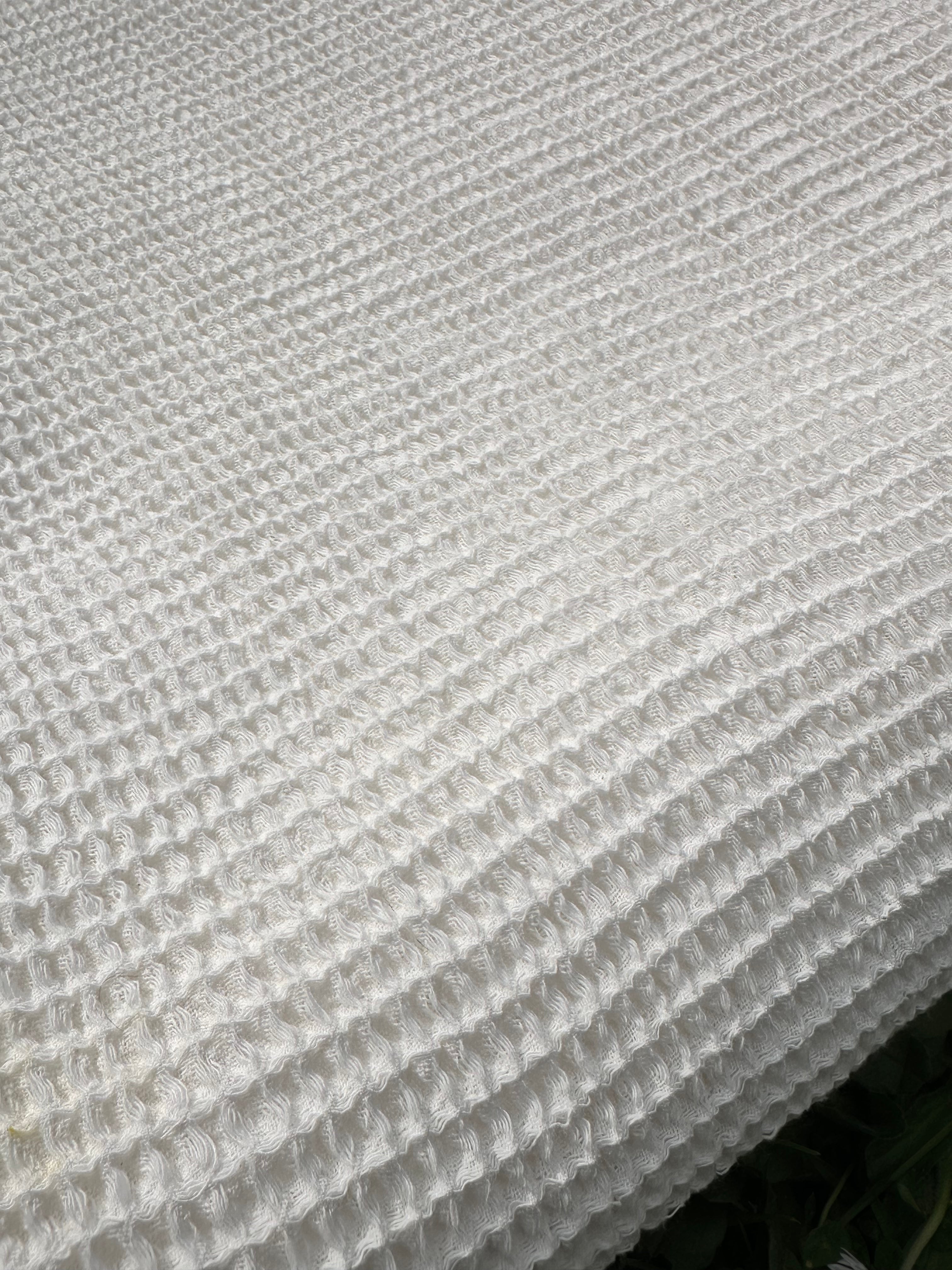 Tissu froissé en coton turc texturé spécial : qualité unique pour les robes d'été kimono et les tenues de nouveau-né | Options de gaze, transparentes et extensibles.