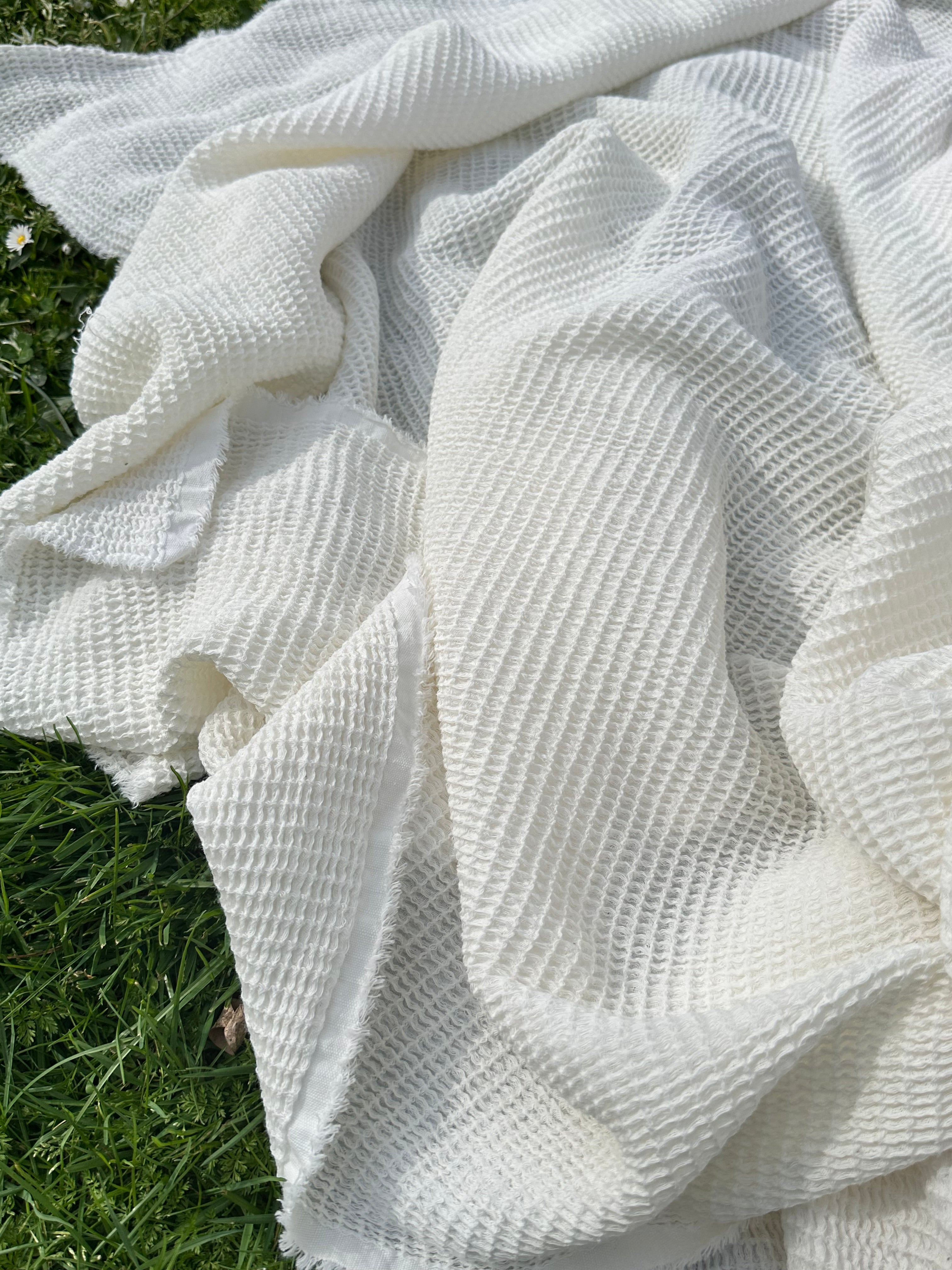 Tissu froissé en coton turc texturé spécial : qualité unique pour les robes d'été kimono et les tenues de nouveau-né | Options de gaze, transparentes et extensibles.