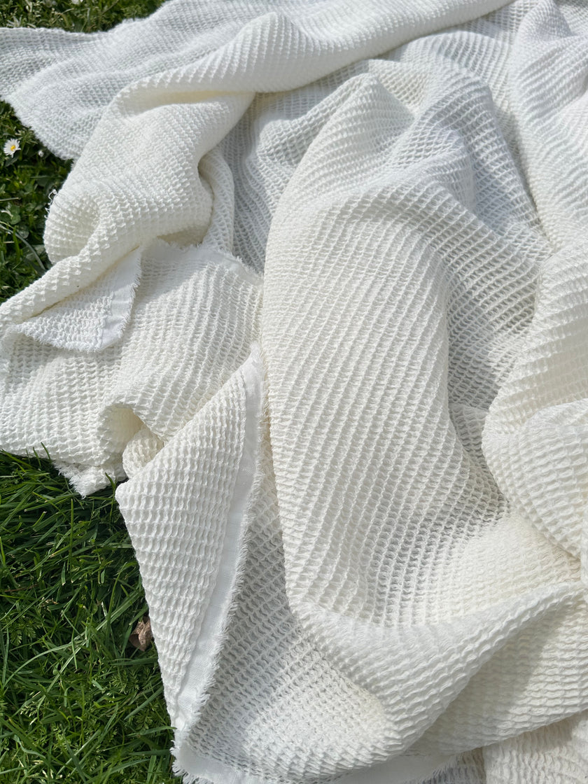 Tissu froissé en coton turc texturé spécial : qualité unique pour les robes d'été kimono et les tenues de nouveau-né | Options de gaze, transparentes et extensibles.
