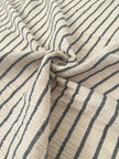 Tissu de gaze froissé de couleur ivoire neutre non blanchi, tissu Sile. Tissu Sile.