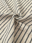 Tissu de gaze froissé de couleur ivoire neutre non blanchi, tissu Sile. Tissu Sile.