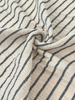 Tissu de gaze froissé de couleur ivoire neutre non blanchi, tissu Sile. Tissu Sile.