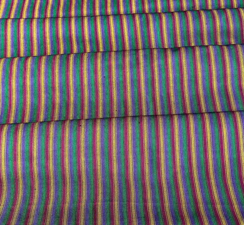 Rembourrage luxueux en soie dorée pour tête de lit ottoman, tissus d'intérieur pour textiles de maison : housses d'oreiller, motifs inspirés du kimono, motifs en filigrane.