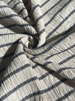 Tissu de gaze froissé de couleur ivoire neutre non blanchi, tissu Sile. Tissu Sile.