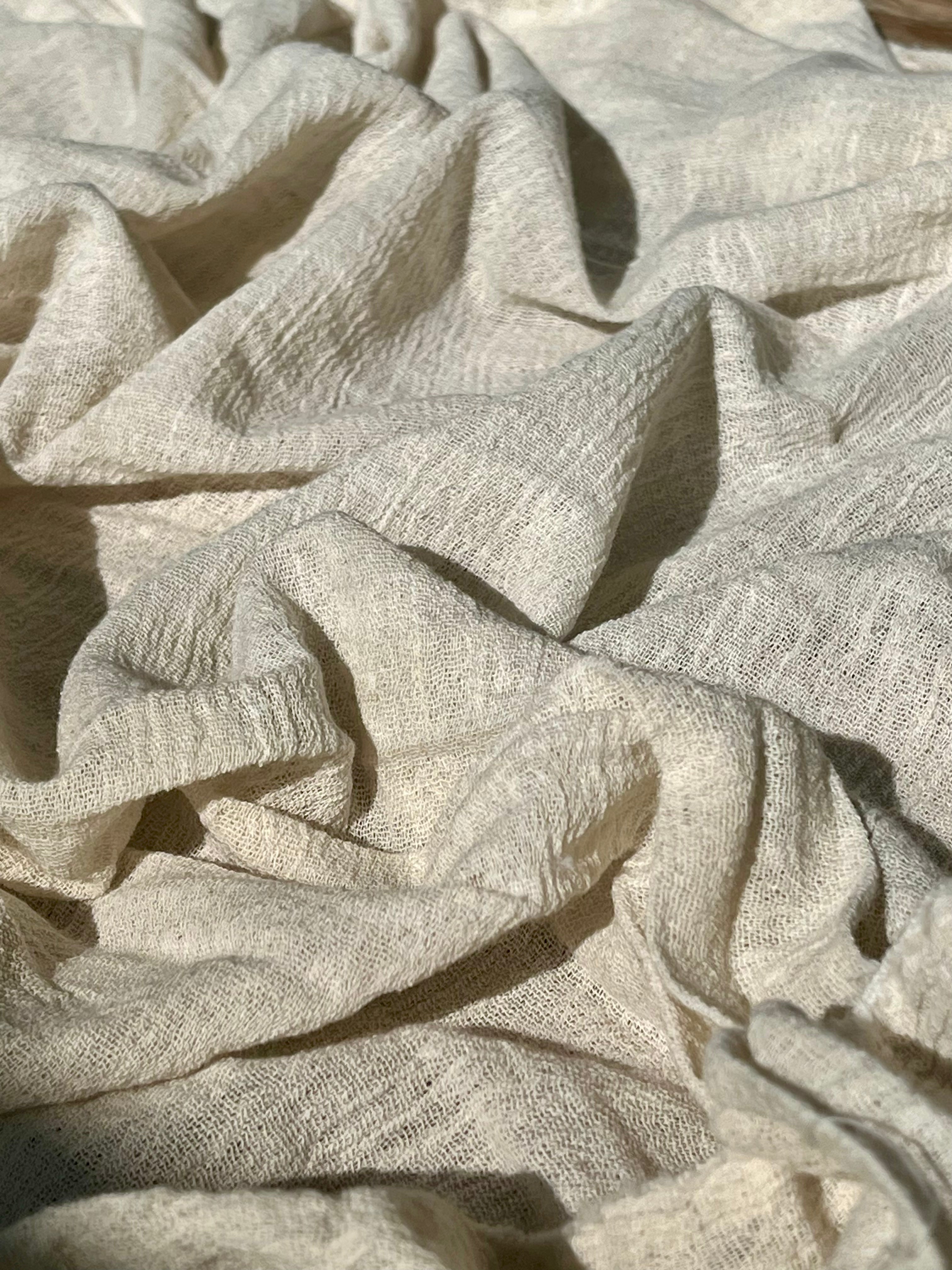 Tissu en coton biologique neutre non blanchi ivoire au mètre, tissu froissé, large largeur.