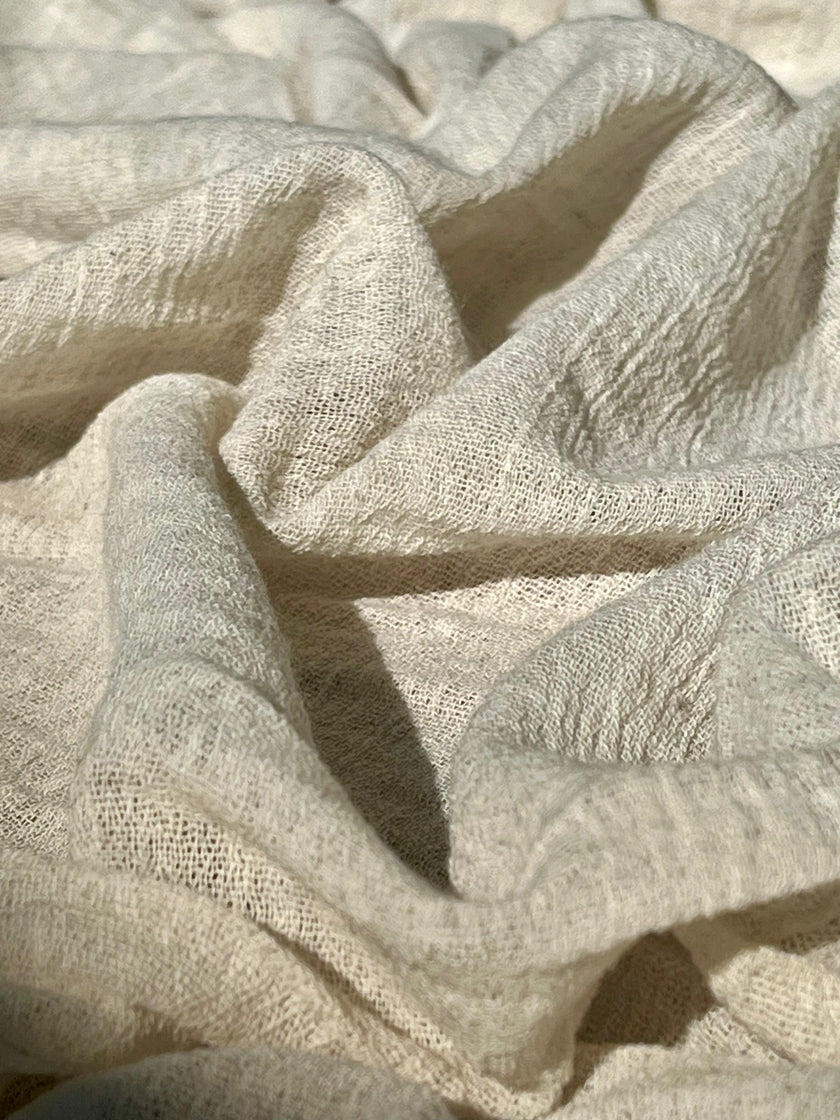 Tissu en coton biologique neutre non blanchi ivoire au mètre, tissu froissé, large largeur.
