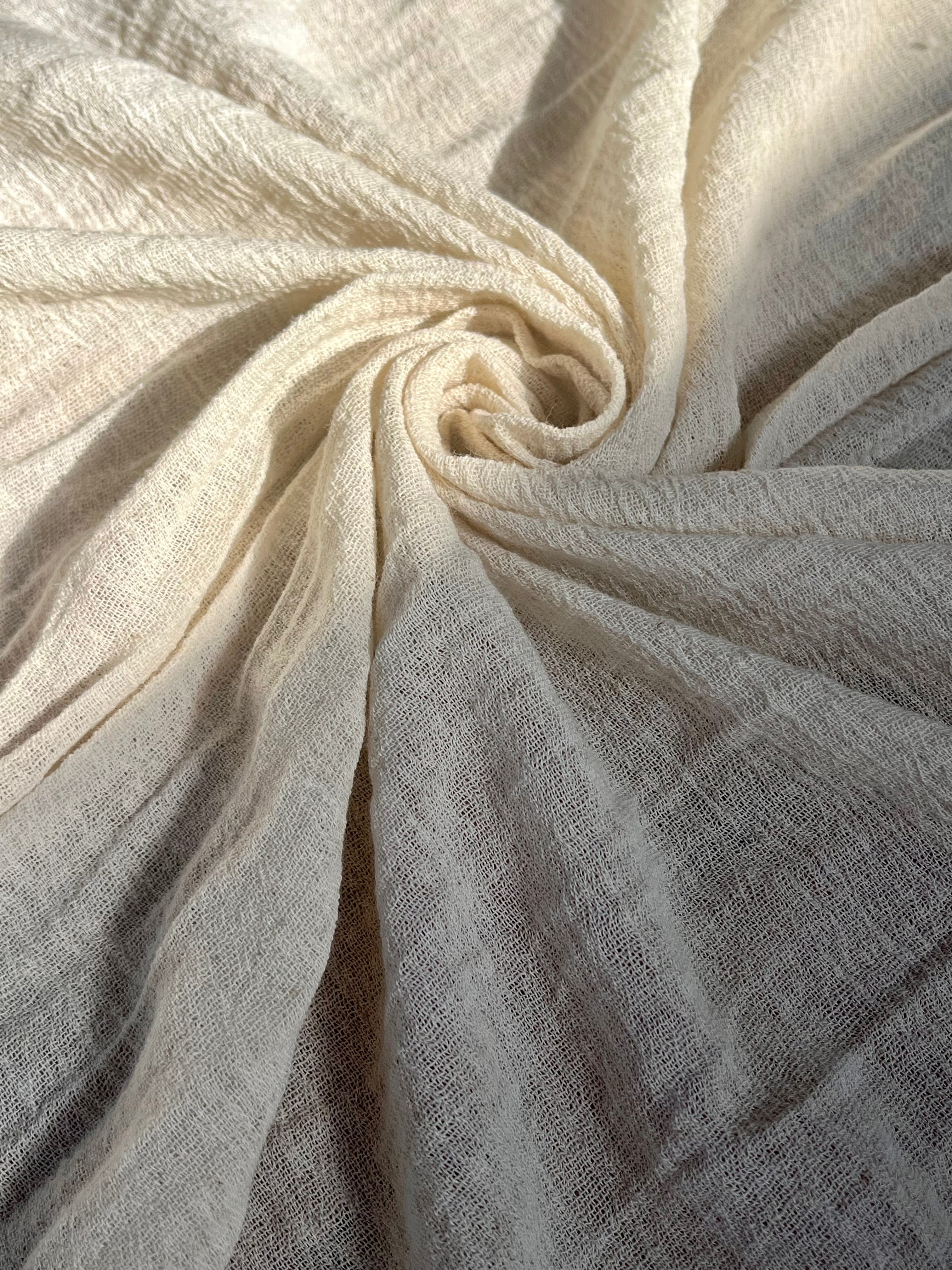 Tissu en coton biologique neutre non blanchi ivoire au mètre, tissu froissé, large largeur.