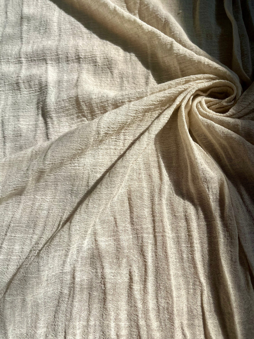 Tissu en coton biologique neutre non blanchi ivoire au mètre, tissu froissé, large largeur.