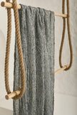 Tissu en lin gris bleuté par cour, tissu en coton biologique, tissus naturels semi-transparents texturés à la main.