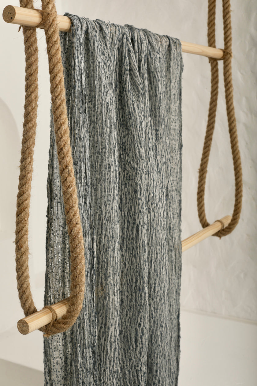 Tissu en lin gris bleuté par cour, tissu en coton biologique, tissus naturels semi-transparents texturés à la main.