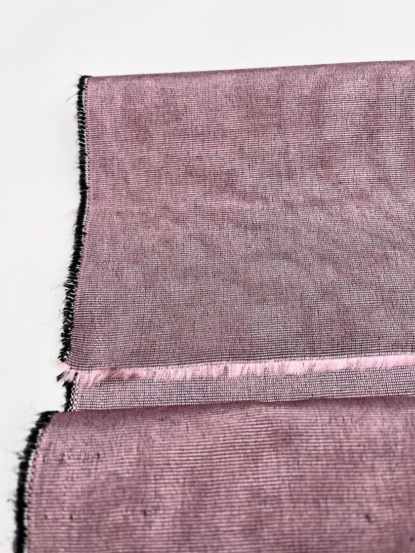 Rembourrage luxueux en soie rose pastel pour tête de lit ottoman, tissus d'intérieur pour textiles de maison : housses d'oreiller, motifs inspirés du kimono, motifs en filigrane.